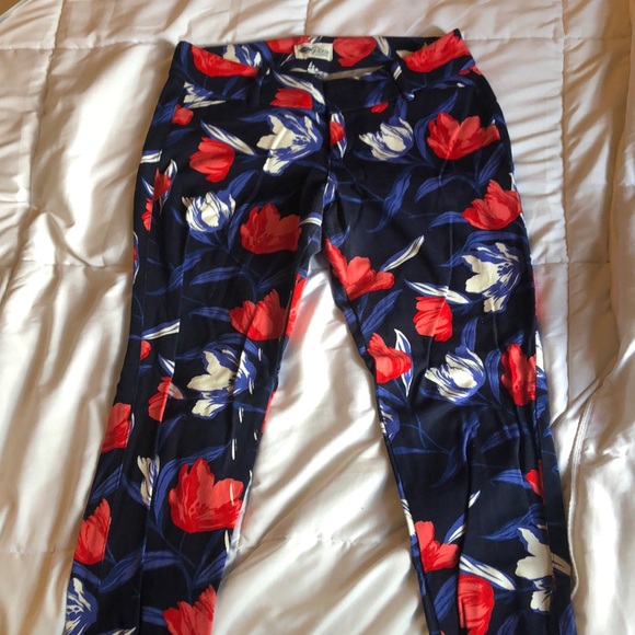 Old Navy pixie pants! - Picture 2 of 5